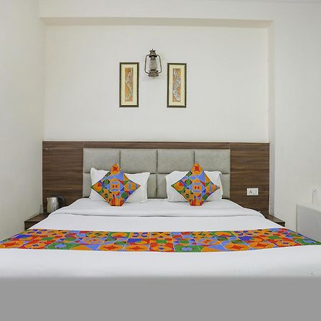 Fabhotel Corporate Stay Noida Exterior photo